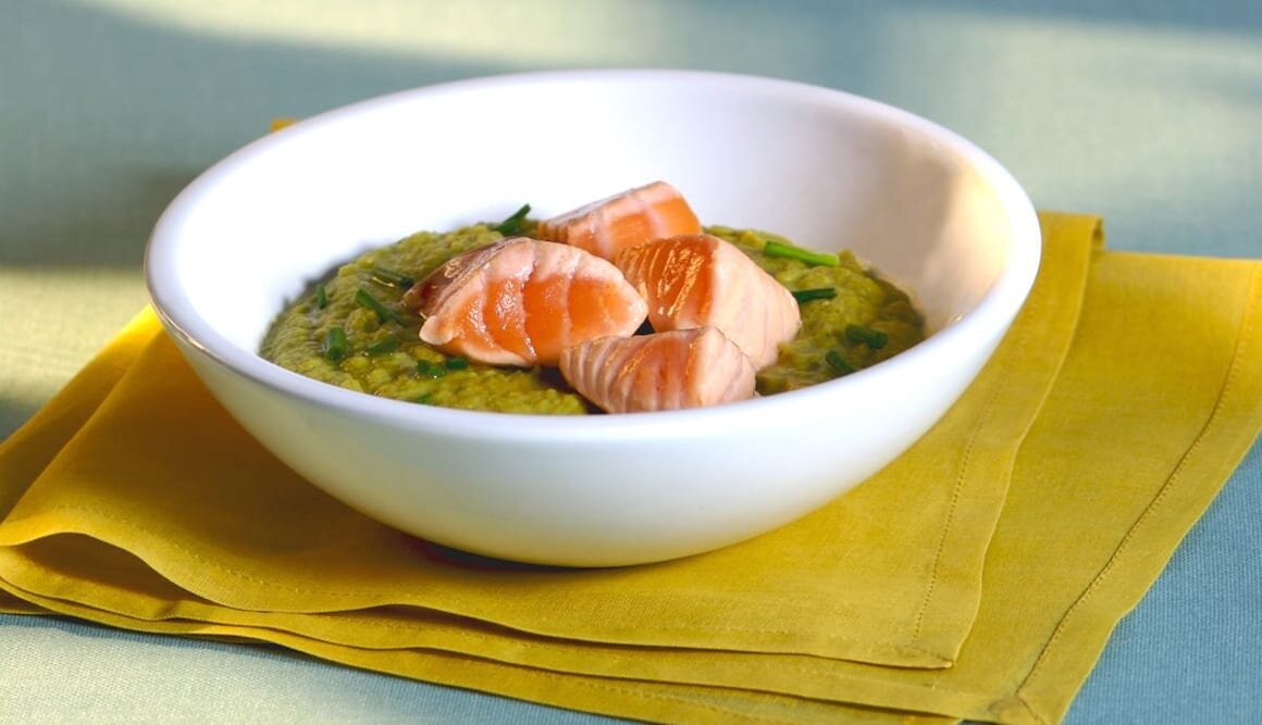 Chiara Maci'nin kremalı İtalyan karnabaharı ve frenksoğanlı Norveç somonu