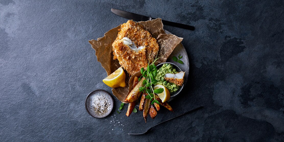 Fish and chips with Norwegian cod and pea puree