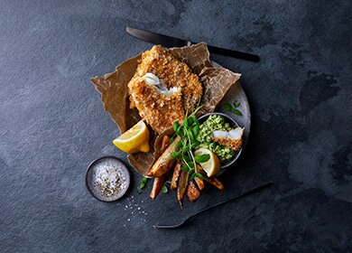 Fish and chips with Norwegian cod and pea puree
