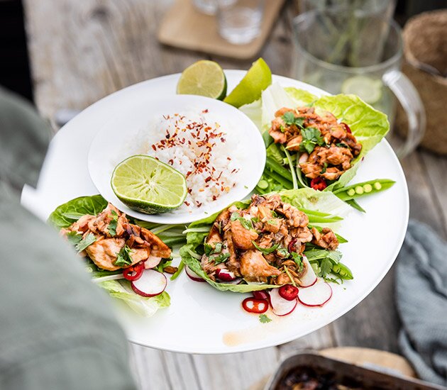 Pulled Norwegian salmon with Asian salad