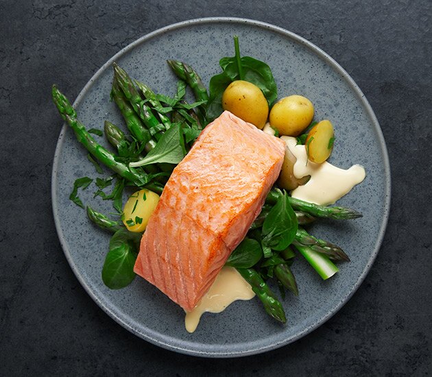 Panfried Norwegian salmon with green asparagus