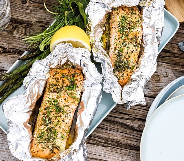 Norwegian salmon grilled in foil with vegetables